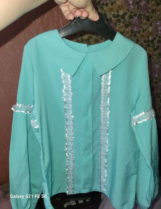 Блуза с пышным рукавом и воротником.128р мята