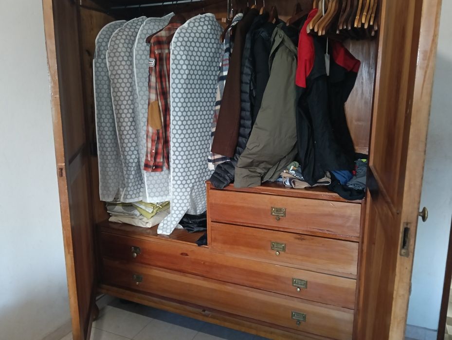 Roupeiro antigo madeira