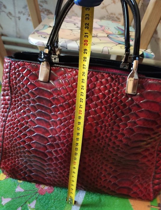Сумка красная лаковая
