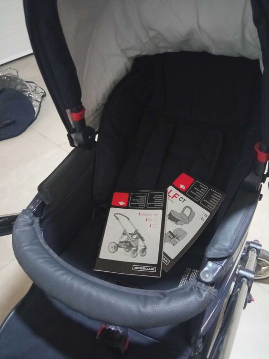 Carrinho BebeCar azul, em excelente estado de conservação