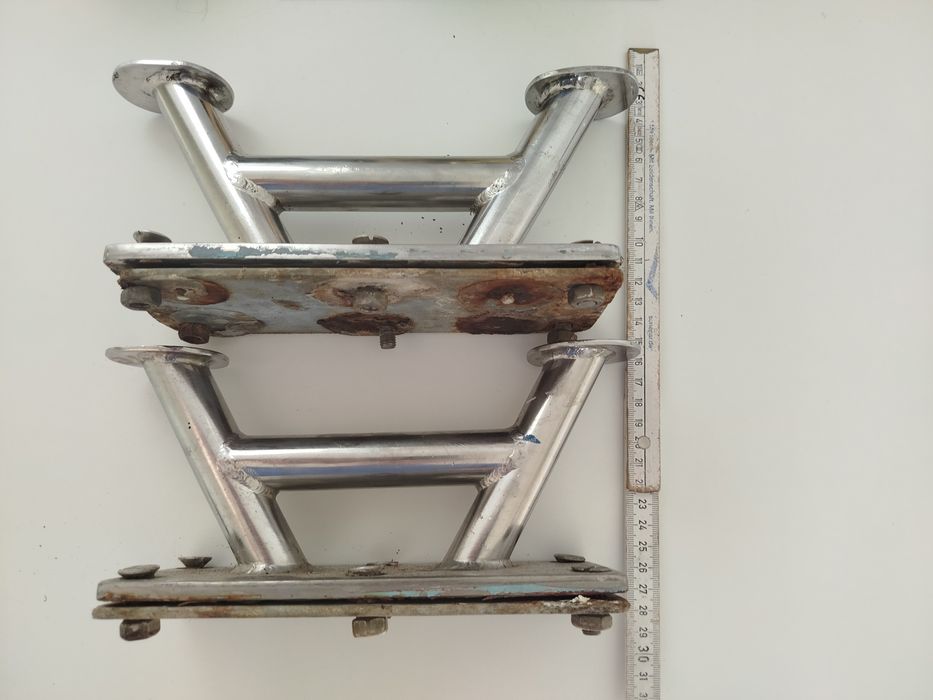 Duże knagi, 25cm szerokie.