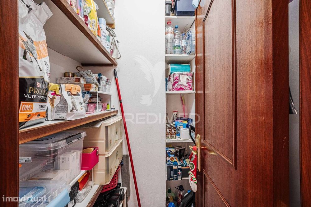 BAIXA DE PREÇO - Apartamento T2 C/garagem em Agualva-Cacém – Oportu...
