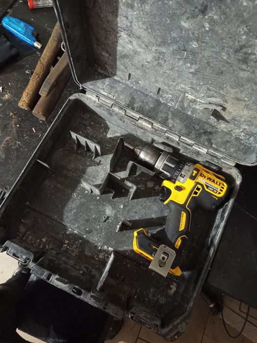Wkrętarka udarowa DeWalt DCD796