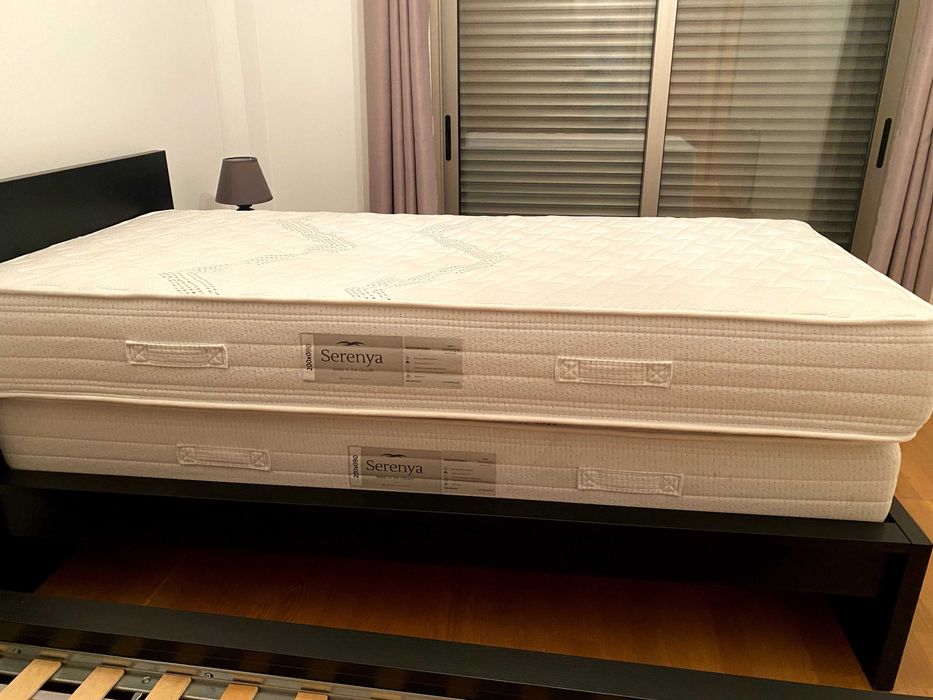 Cama individual Malm tipo Ikea com estrado e colchão de molas