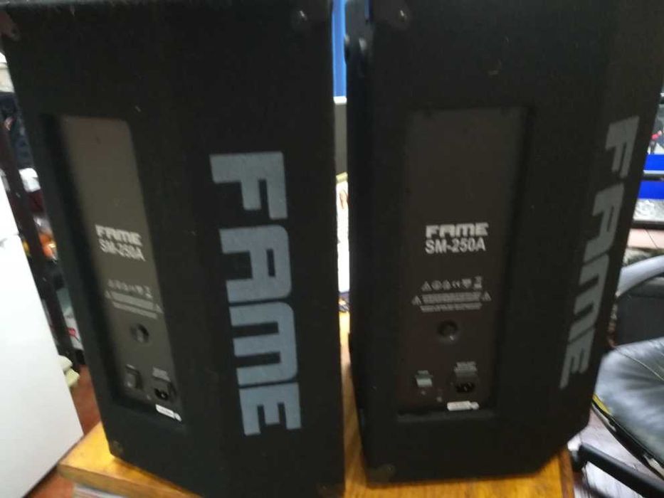Minitores Fame , e amplificador Roland baixo