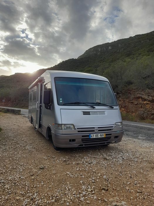 Autocaravana Mercedes.