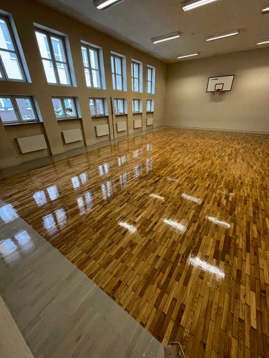 Cyklinowanie bezpyłowe , lakierowanie , montaż podłóg