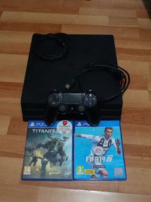 PS4 PRO CUH-7215B 1TB Armazenamento (Usada)