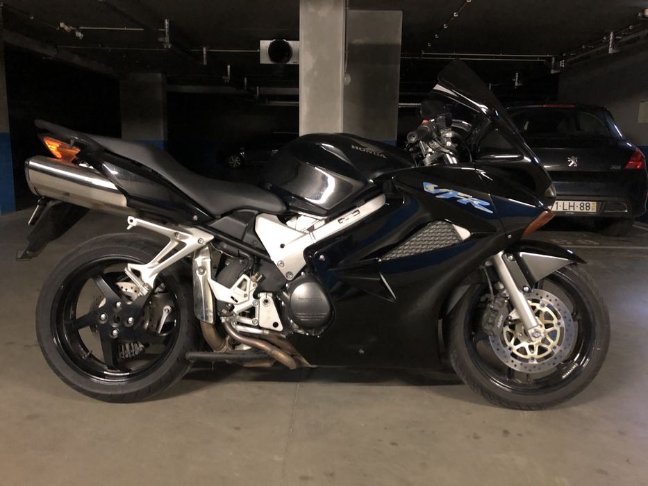 Honda VFR800 vtec - ( 31 mil km )