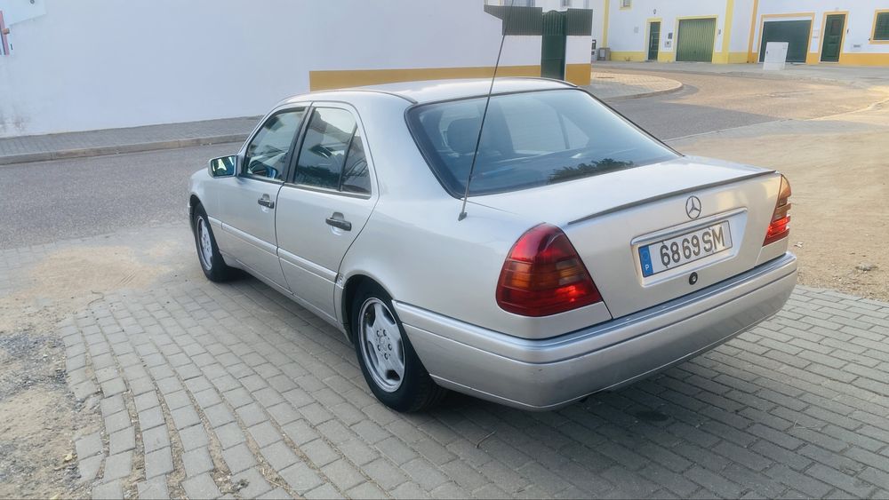 Mercedes 2.2D em muito bom estado foto 4