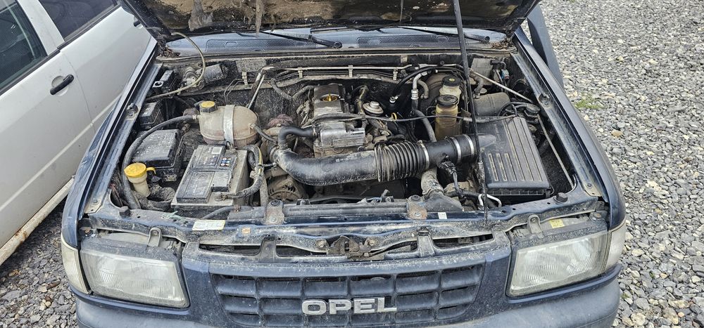 Frontera B 2000 rok Całą na części 2.2 dti