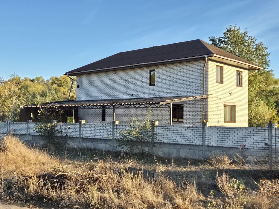 Будинок біля води. Перша лінія