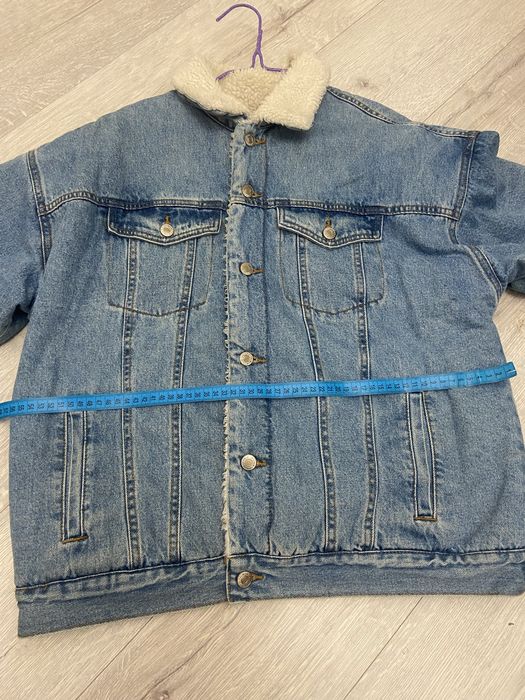 Чоловіча джинсова куртка на овчині зимова утеплена хутром блакитна