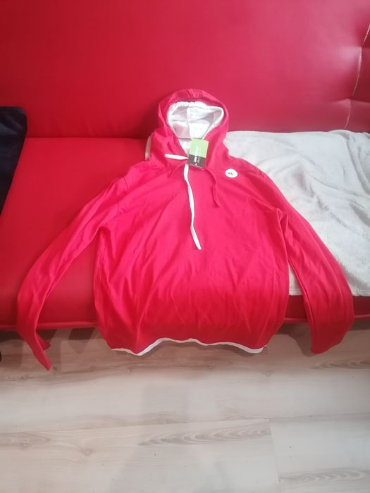 Sportowa bluza cienka raczej M niż xl