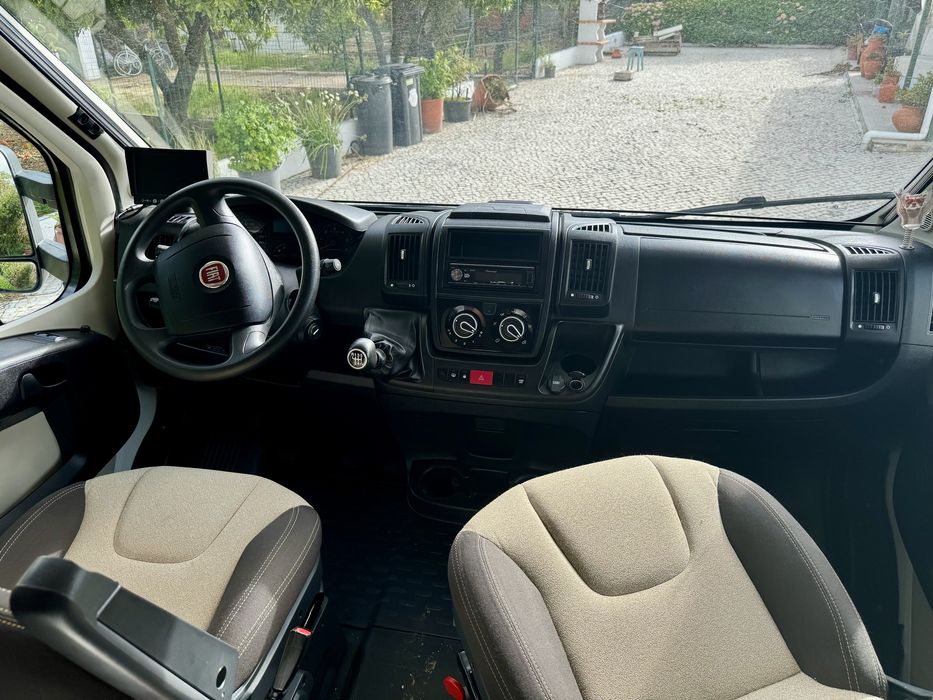 Autocaravana Pilote 6 lugares de viagem e dormida