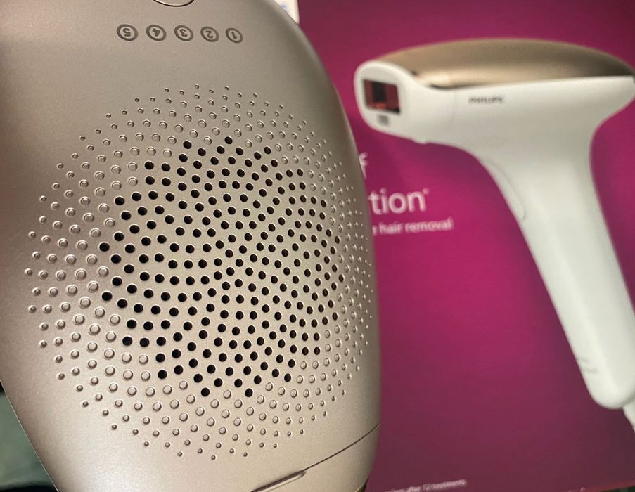 Фотоепілятор Philips Lumea 7000