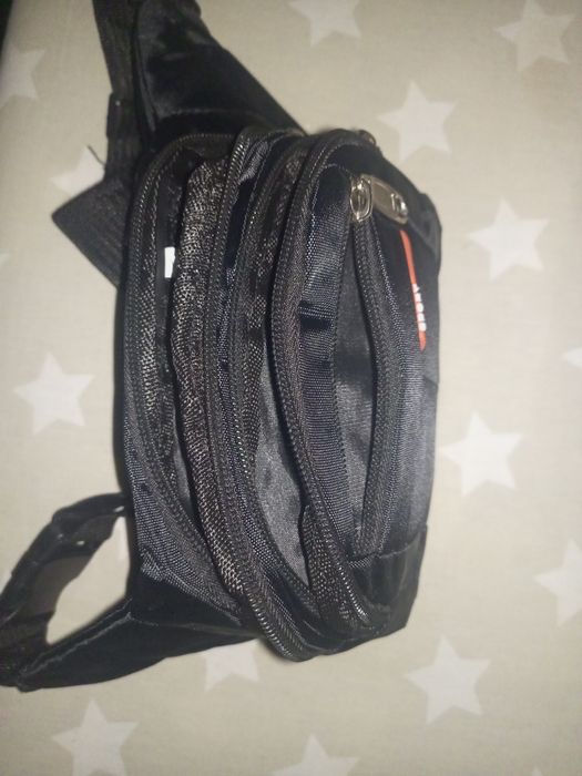 Сумочка на пояс ,бананка(новая)