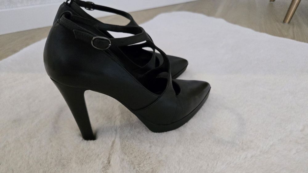Sapatos de Salto Alto em Pele Tamanho 39