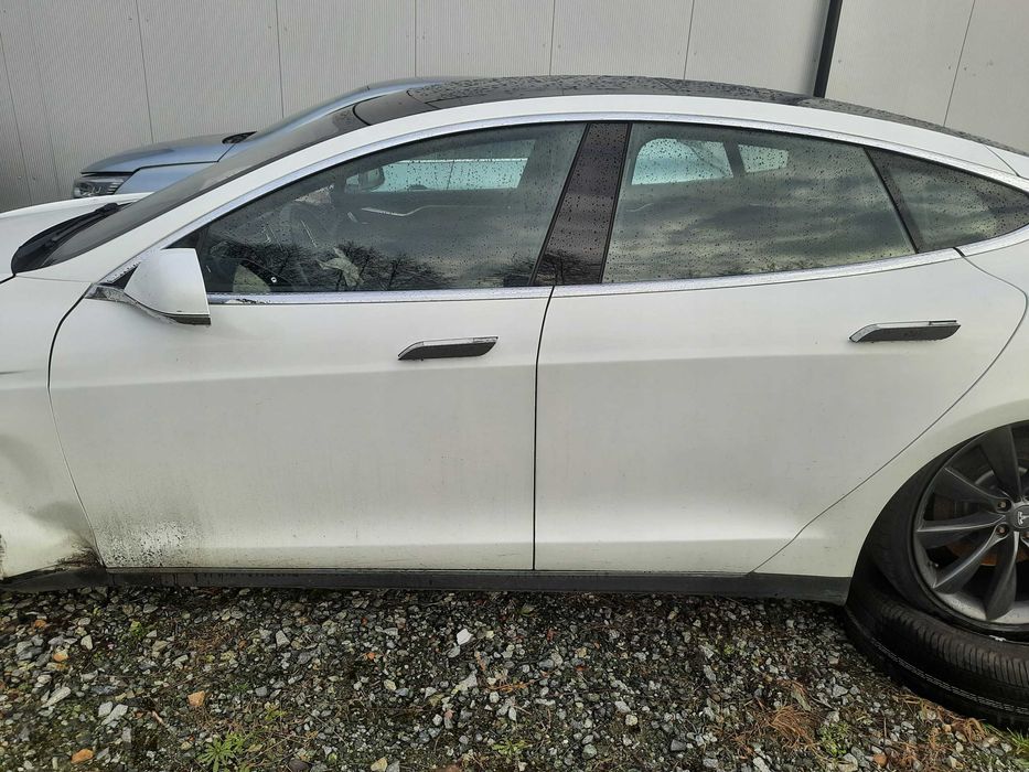 TESLA MODEL S   - двері передні задні рест дорест
