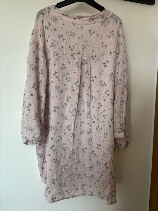 Blusa rosa com flores