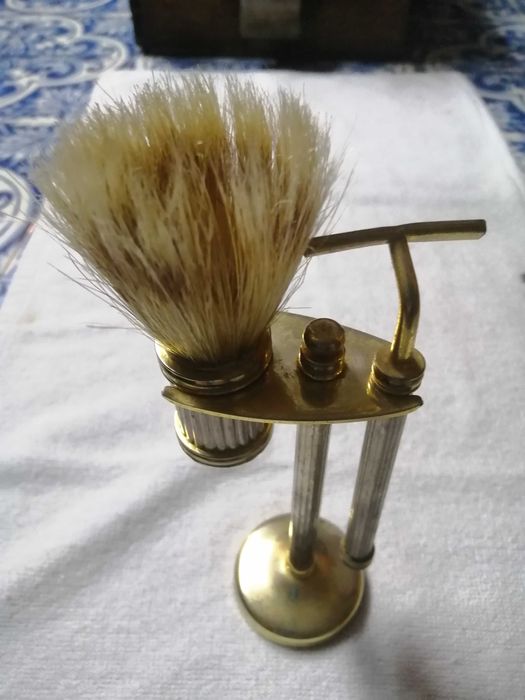 Estojo de barba em metal dourado vintage