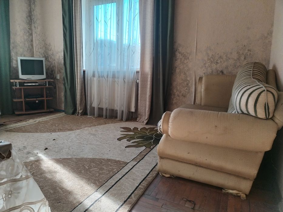 Продається будинок неподалік від центру міста