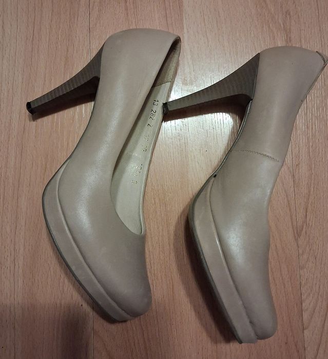 Buty beżowe, buty damskie na wysokim obcasie, buty  arka 39, arka