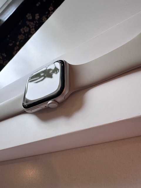 Apple Watch SE 2 gen. 44mm Starlight / IDEALNY / CAŁY KOMPLET