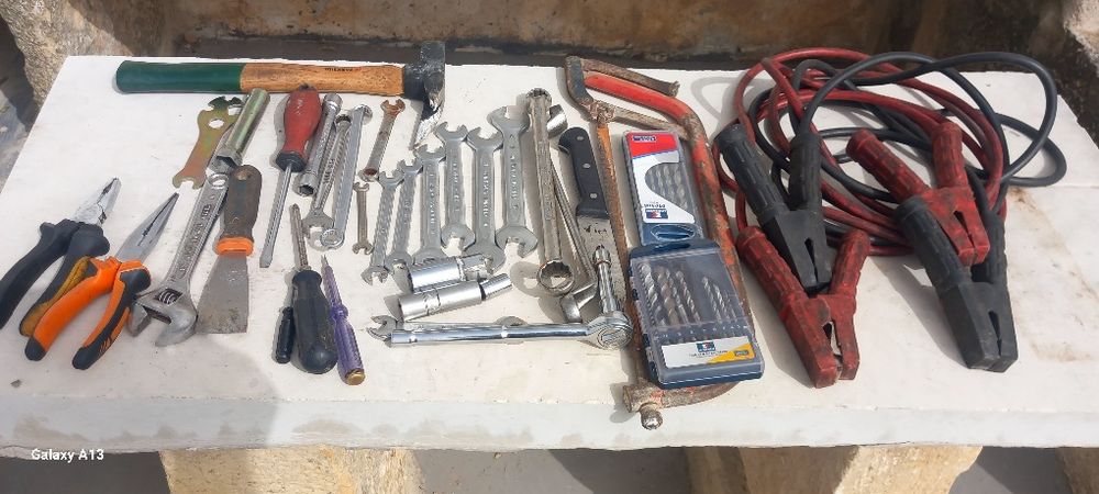 Vendo jg de Ferramentas Mecânica 2 Baterias +  Furadeira