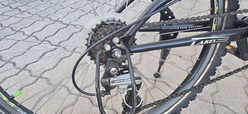 Bicicleta preta.