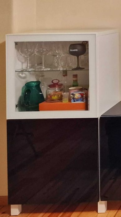 Móvel IKEA BESTÅ – Vitrine em Vidro + Arrumação