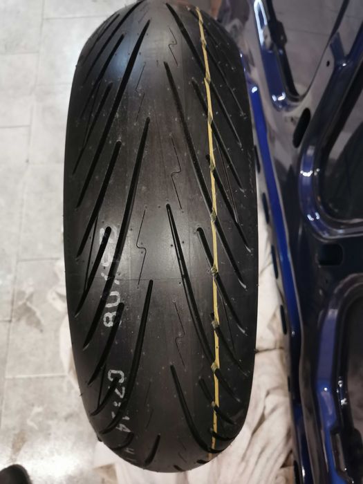 Pneu Avon 160.60r18