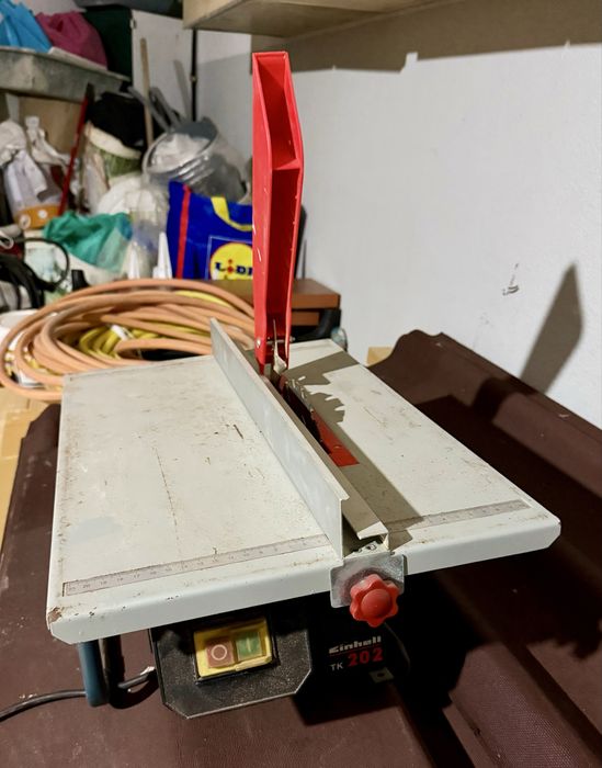 Serra electrica einhell com base impecavel
