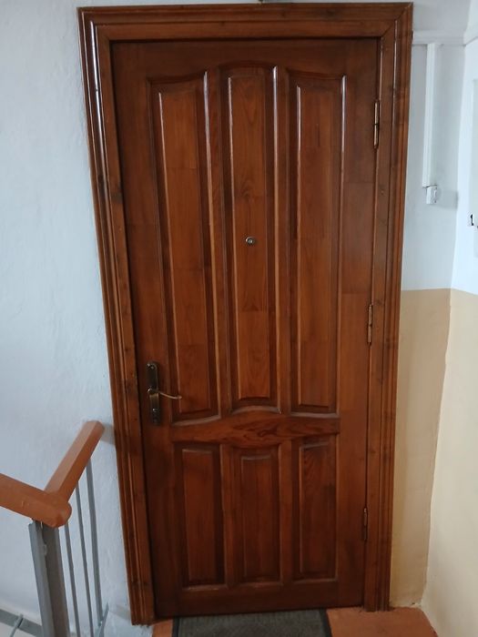 Двері дерев'яні (вхідні з коробкою)