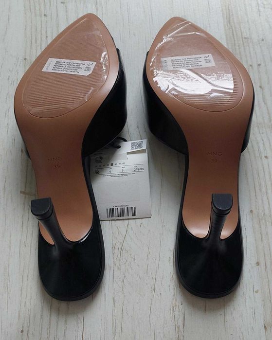 Nowe czarne klapki Mango 39