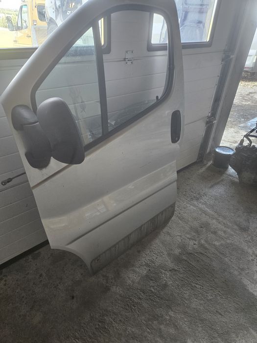 Renault Trafic Vivaro drzwi prawe lewe przód cmg64 L147