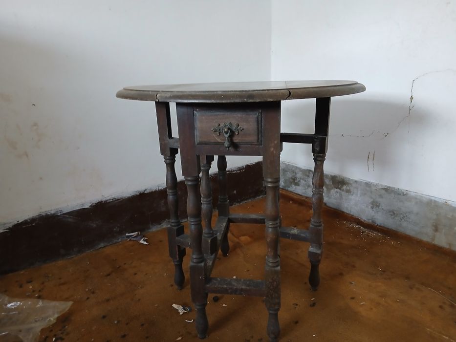 Mesa para colocar garrafas