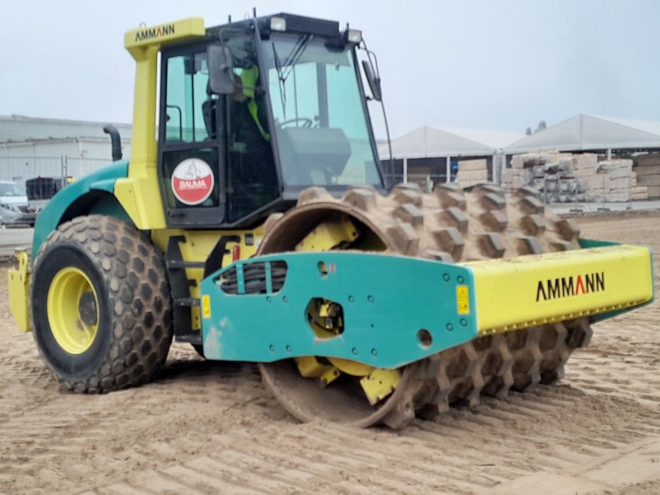 Usługi koparką, spycharką,walcem, wozidłem budowlanym