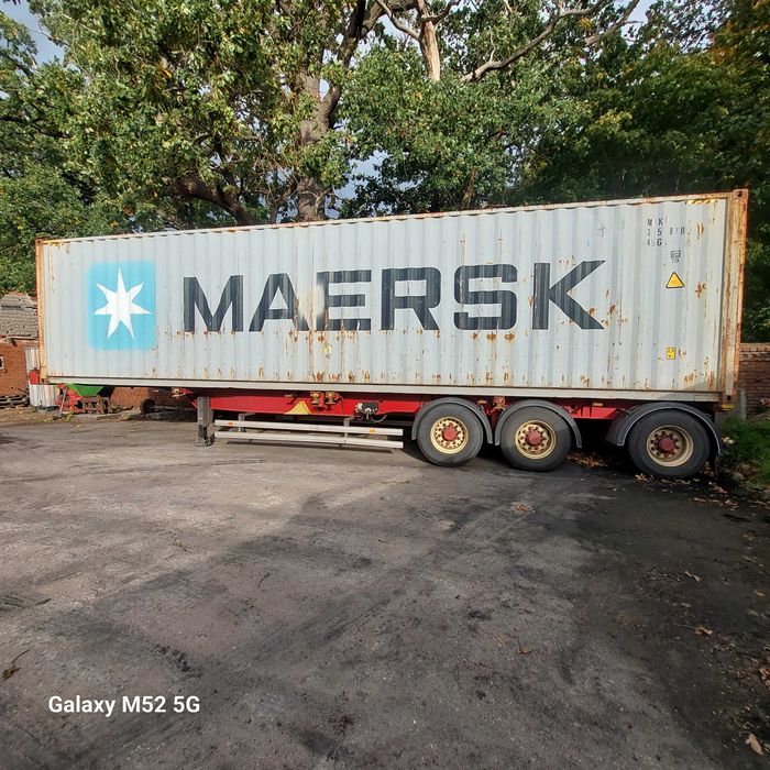 Naczepa pod kontenery morskie