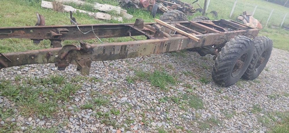 Podwozie na przyczepę z napędem tandem mosty i reduktor Ził 157 skrzynia chłodnica silnik resory grill zderzak drążki reakcyjne wały sprzęgło