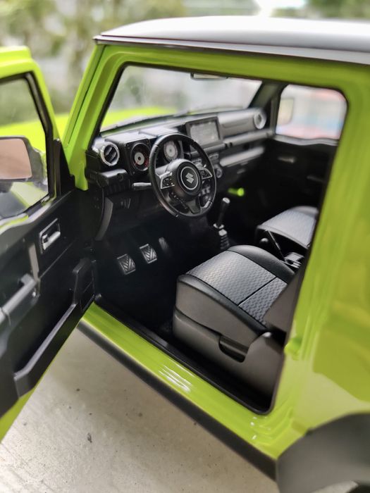 Модель Suzuki Jimny LCD 1/18