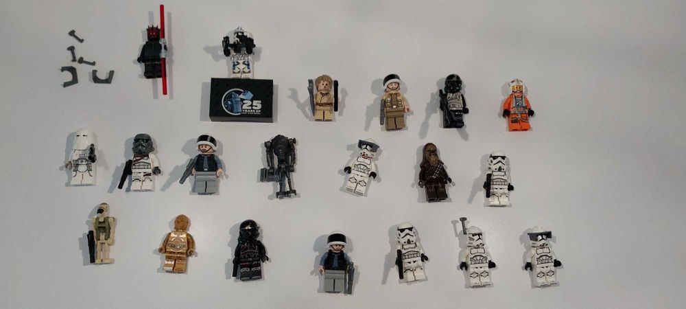 Sprzedaje 20  minifigurrek lego star wars