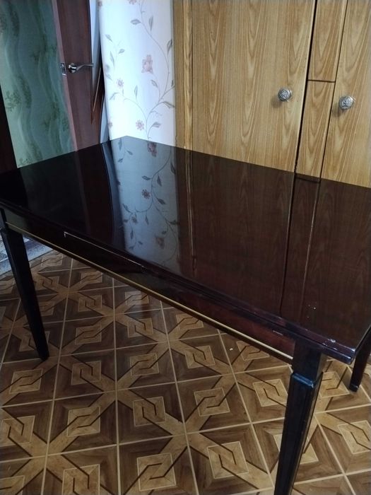 Стол обеденный "Эмилия", раскладной, производства Румыния. Разборный.