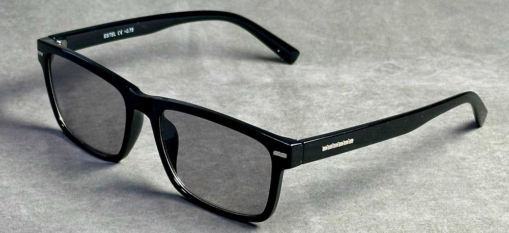 Універсальні фотохромні окуляри в пластиковій оправі + зір  код 317 С1