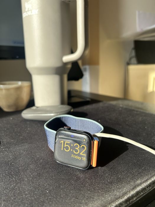 Apple Watch SE 44mm LTE + dedykowany powerbank