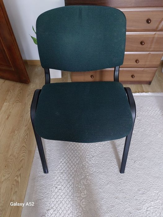 Офісний стілець з металічними ніжками