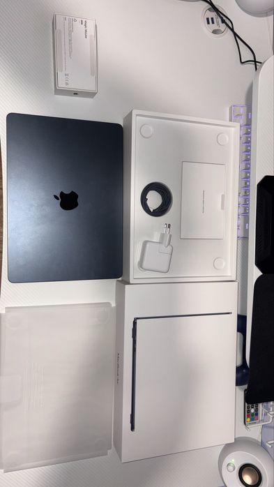 Macbook Air M2 2022 - 8GB/RAM - 512GB SSD - Como novo + caixa e acess.