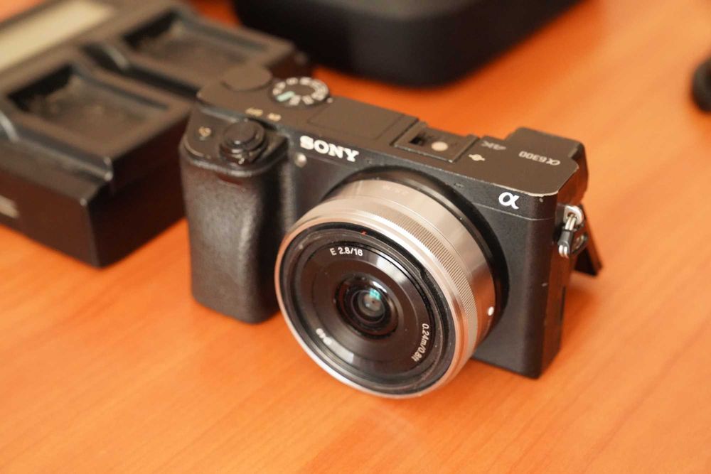 Фотоапарат Sony a6300 + 16mm f/2.8 + wide ширококутний конвертер