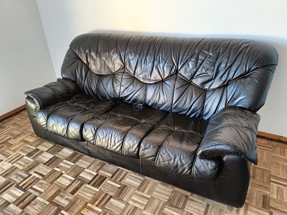 Sofá 3 lugares Pele