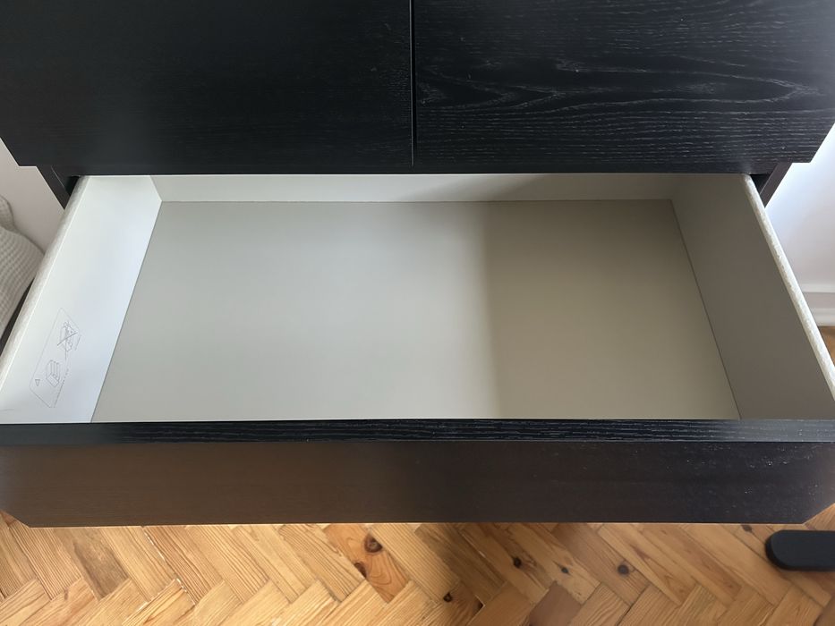 Cómoda MALM preta IKEA